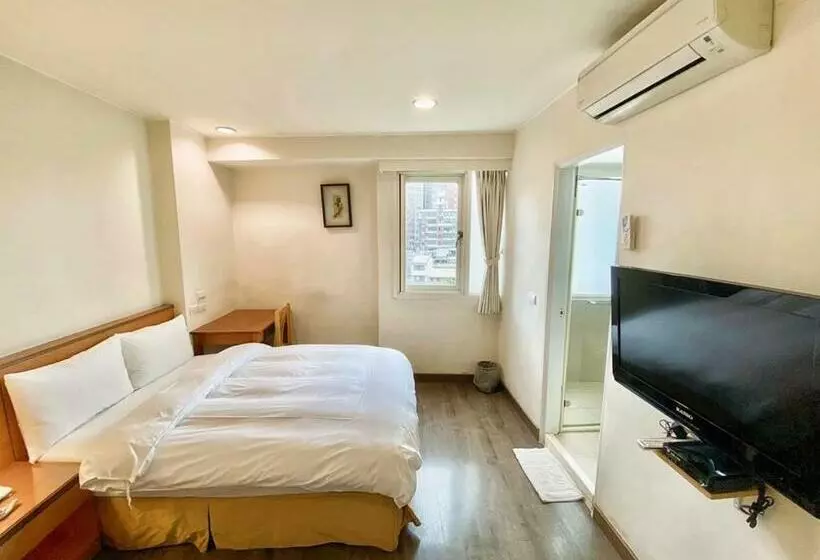 هاستل Royal Business