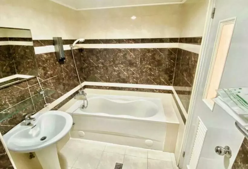 هاستل Royal Business