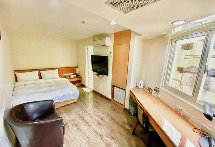 هاستل Royal Business