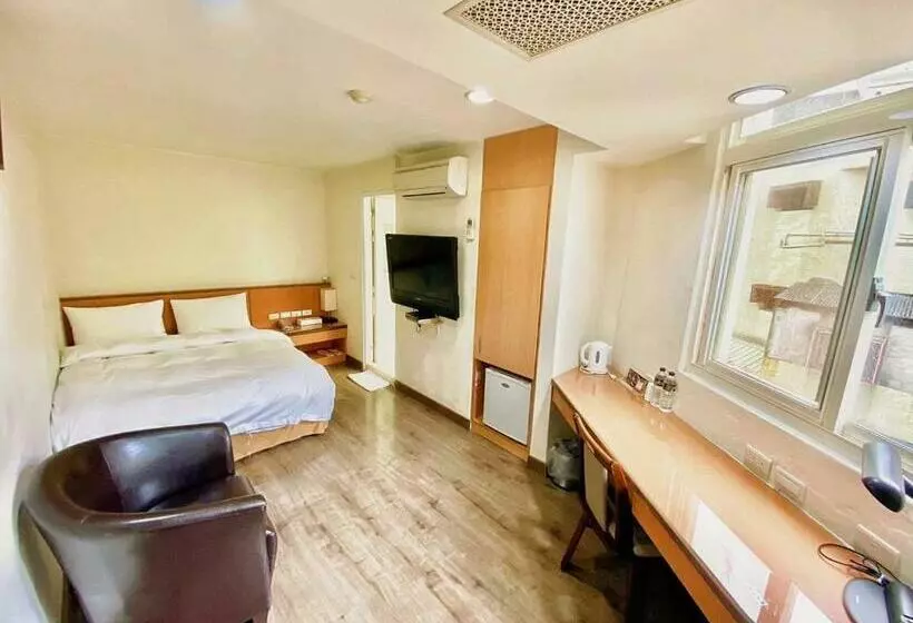 هاستل Royal Business