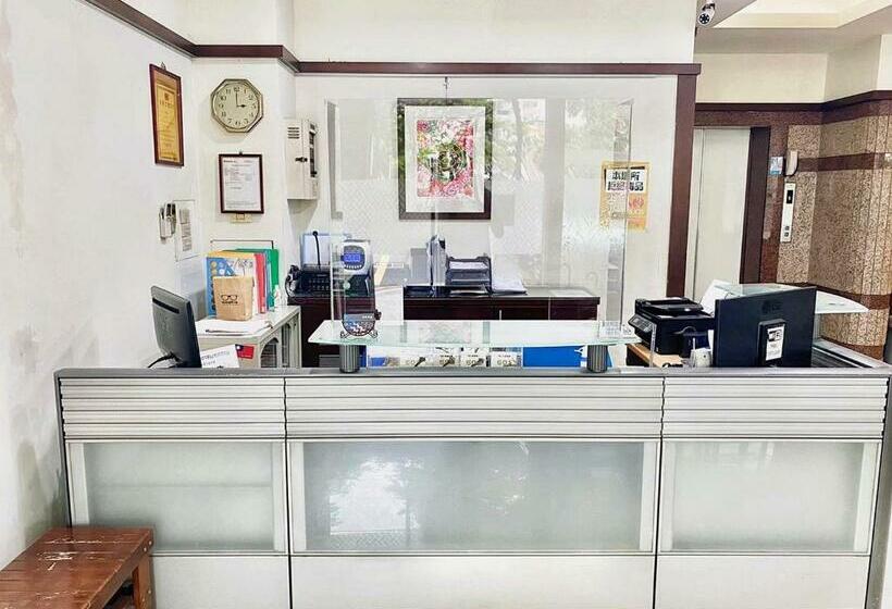 هاستل Royal Business