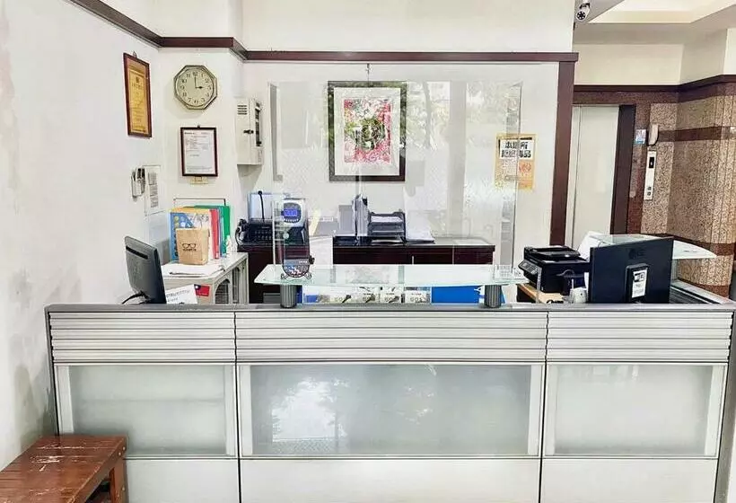 هاستل Royal Business