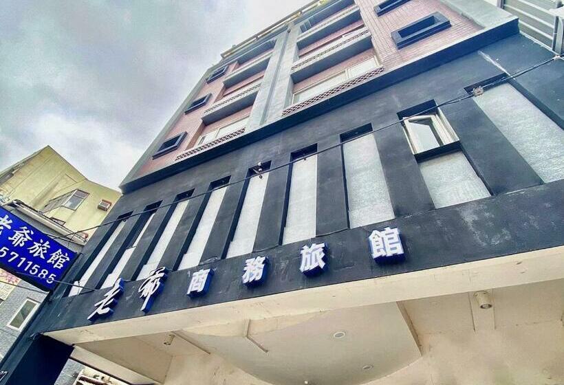 هاستل Royal Business