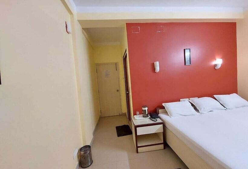 בית מלון כפרי Mira International