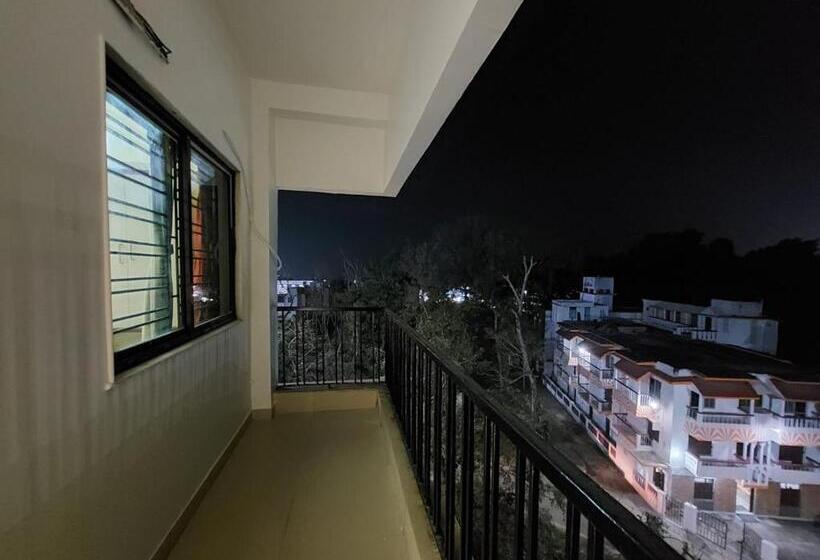 בית מלון כפרי Mira International