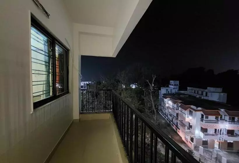 Hotelli Mira International