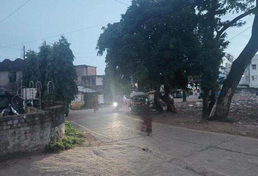 בית מלון כפרי Mira International