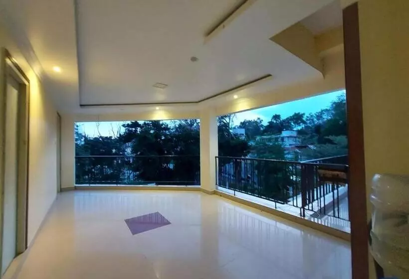 Hotelli Mira International