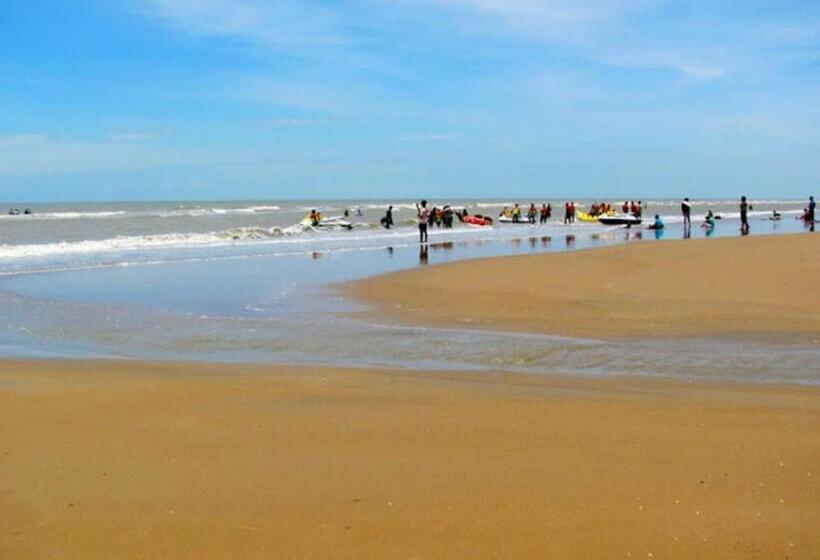 בית מלון כפרי Mira International