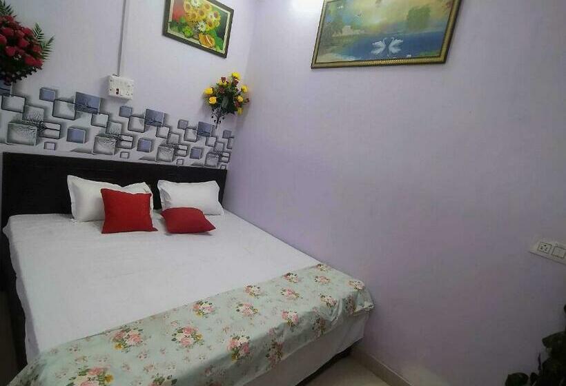 בית מלון כפרי Oyo 70099 Blue Star Rr