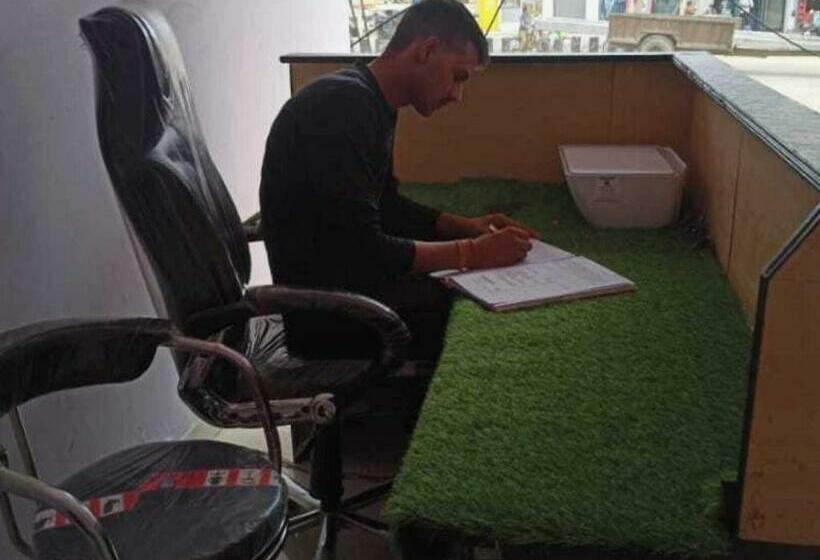 בית מלון כפרי Oyo 70099 Blue Star Rr