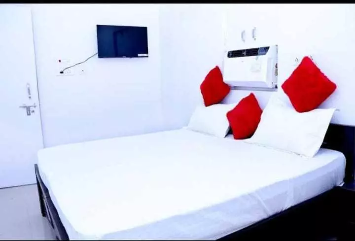 Hotelli Spot On Royal Inn