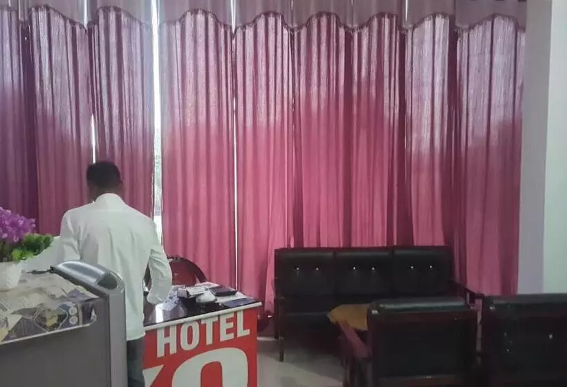 Hotelli Spot On Royal Inn