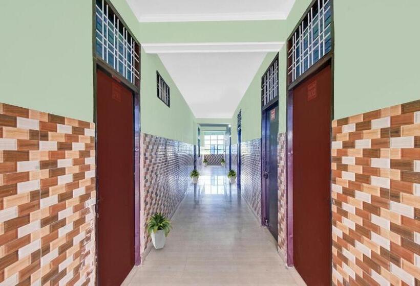 ホテル Spot On  Surya Rooms & Banquet