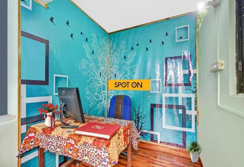 ホテル Spot On  Surya Rooms & Banquet