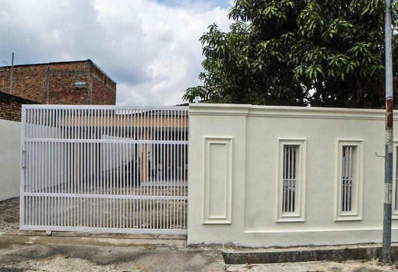 בית מלון כפרי Oyo 91776 Bina Family Homestay