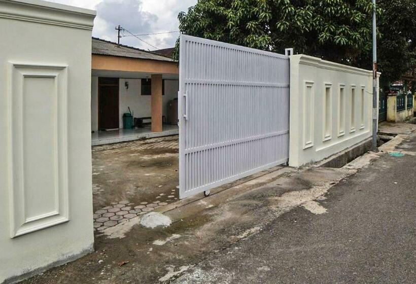 בית מלון כפרי Oyo 91776 Bina Family Homestay