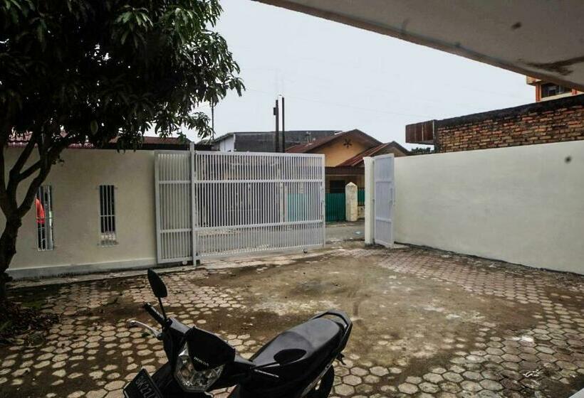 בית מלון כפרי Oyo 91776 Bina Family Homestay