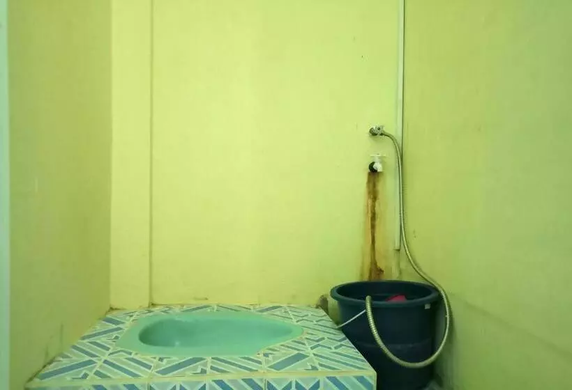 Hotelli Spot On 91791 Homestay Surya Syariah