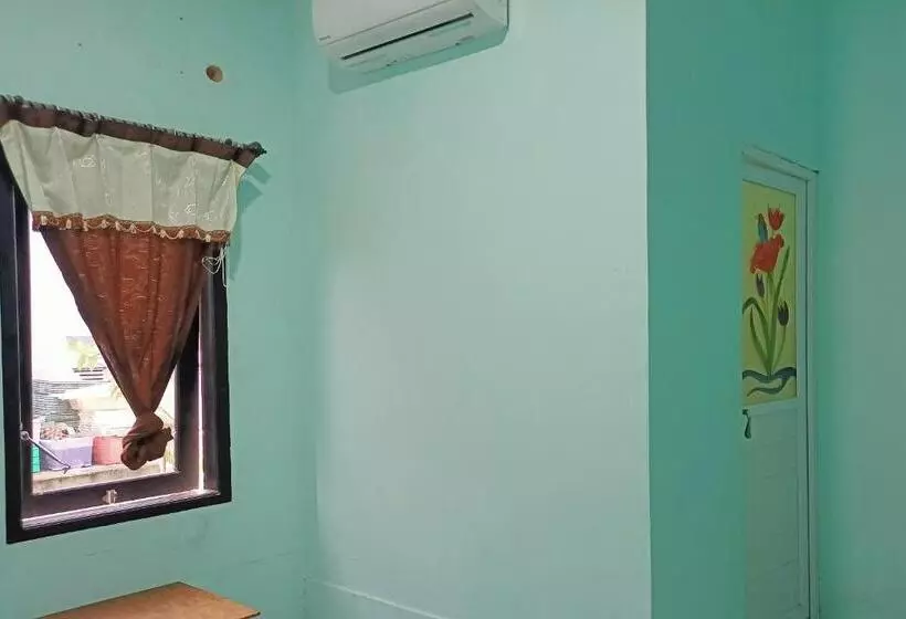 Hotelli Spot On 91791 Homestay Surya Syariah