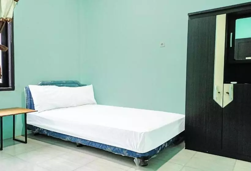 Hotelli Spot On 91791 Homestay Surya Syariah