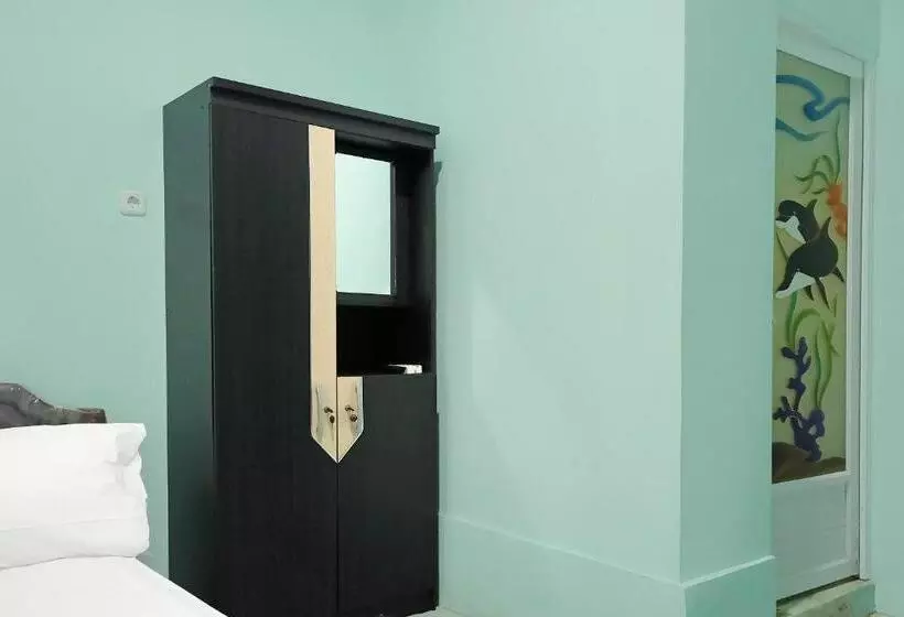 Hotelli Spot On 91791 Homestay Surya Syariah