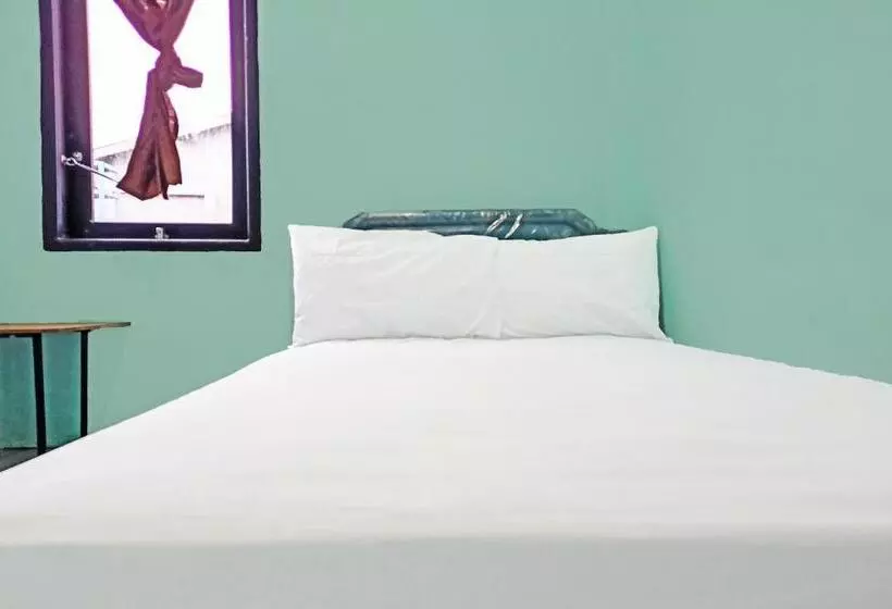 Hotelli Spot On 91791 Homestay Surya Syariah