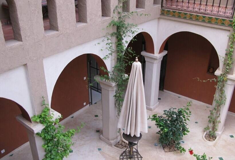 Pension Room In Guest Room  Charming Guest House With Pool For 6 People 1