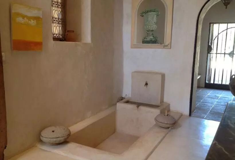 پانسیون Room In Guest Room  Charming Guest House With Pool For 6 People 1