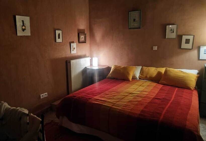 Pension Room In Guest Room  Charming Guest House With Pool For 6 People 1