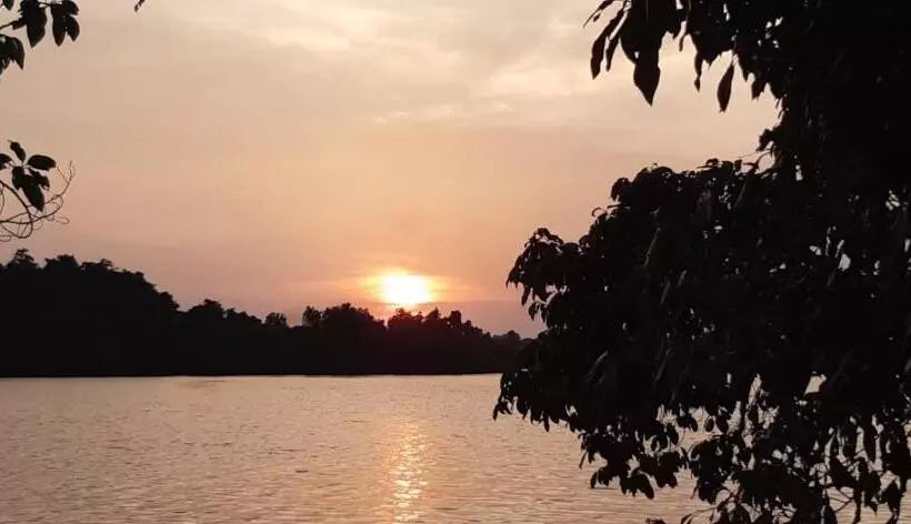 پانسیون Ayura Lagoon Resort