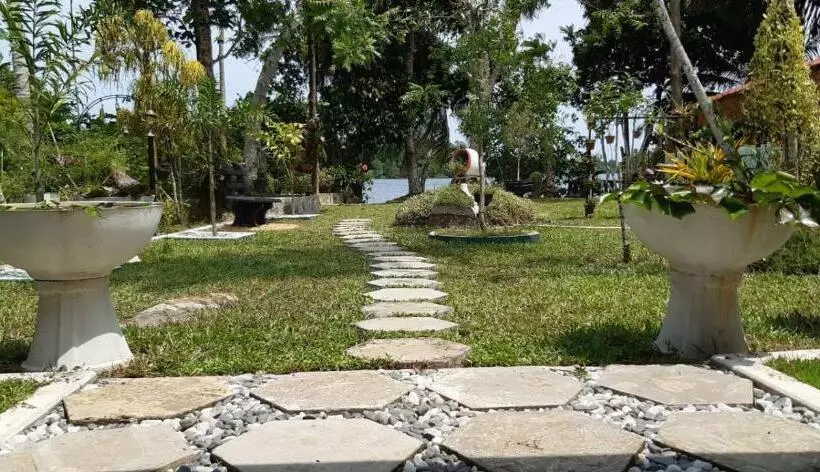پانسیون Ayura Lagoon Resort