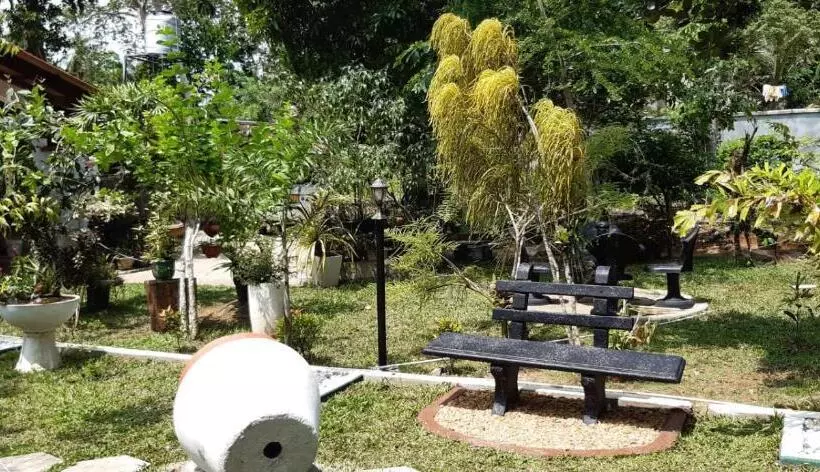 پانسیون Ayura Lagoon Resort