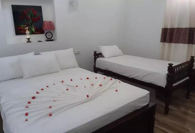 پانسیون Ayura Lagoon Resort