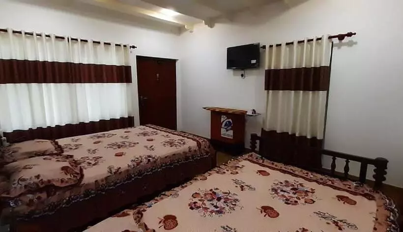 پانسیون Ayura Lagoon Resort