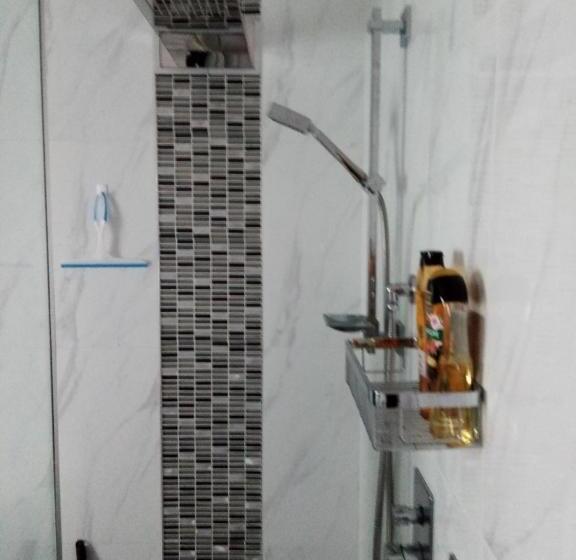 פנסיון Two Rooms With One Queen Size Bed In Each Room One Bathroom For The Two Rooms