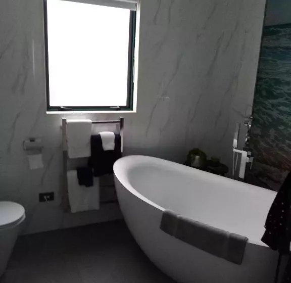 پانسیون Two Rooms With One Queen Size Bed In Each Room One Bathroom For The Two Rooms