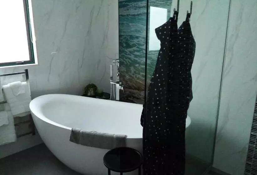 پانسیون Two Rooms With One Queen Size Bed In Each Room One Bathroom For The Two Rooms