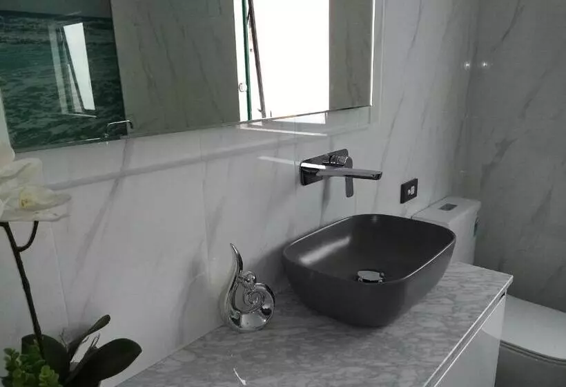 پانسیون Two Rooms With One Queen Size Bed In Each Room One Bathroom For The Two Rooms