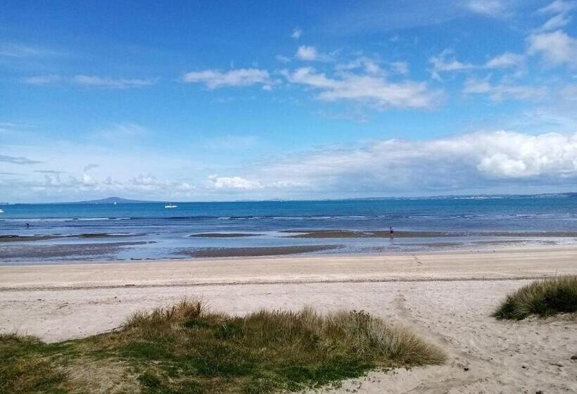 פנסיון Two Rooms With One Queen Size Bed In Each Room One Bathroom For The Two Rooms