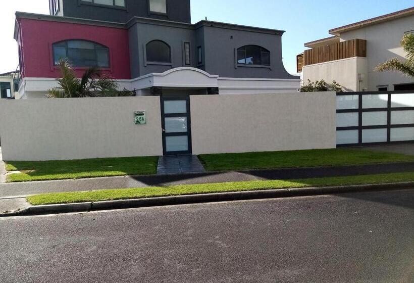 פנסיון Two Rooms With One Queen Size Bed In Each Room One Bathroom For The Two Rooms