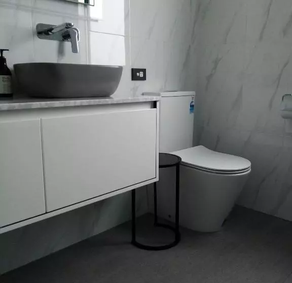 پانسیون Two Rooms With One Queen Size Bed In Each Room One Bathroom For The Two Rooms