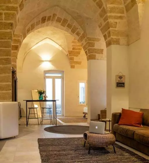 تختخواب و صبحانه Ellements   Luxury Rooms