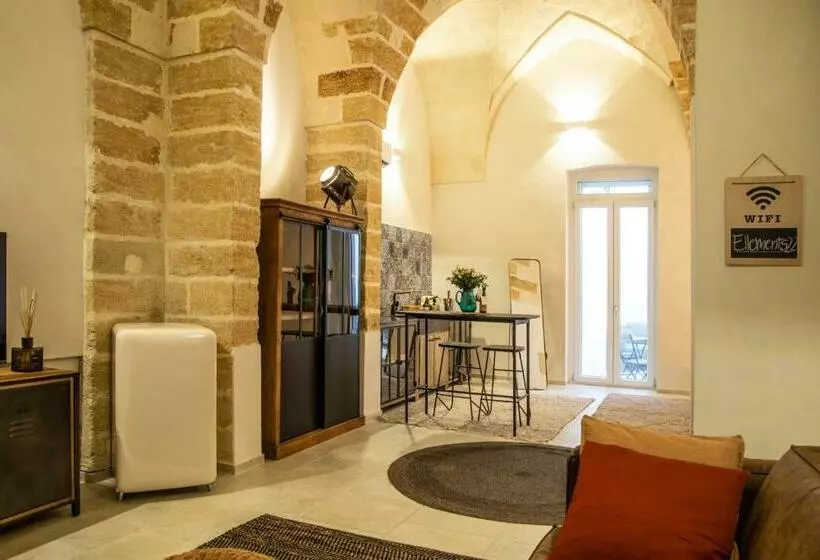 تختخواب و صبحانه Ellements   Luxury Rooms