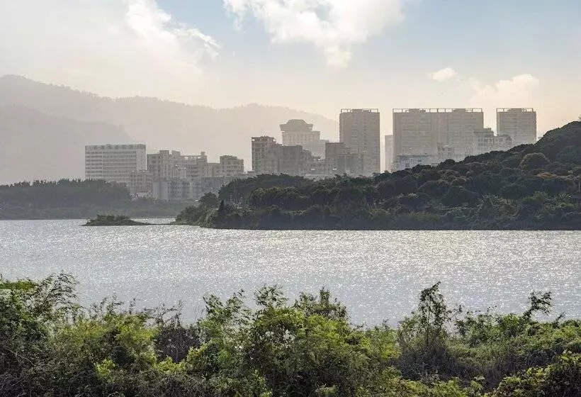 هتل Hilton Garden Inn Shenzhen Airport