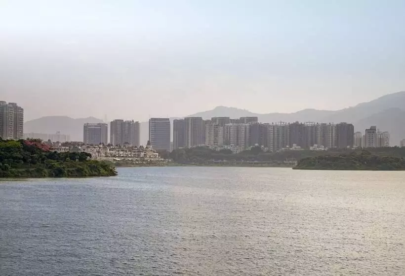 هتل Hilton Garden Inn Shenzhen Airport