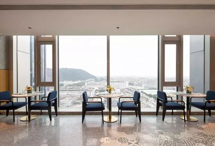 هتل Hilton Garden Inn Shenzhen Airport