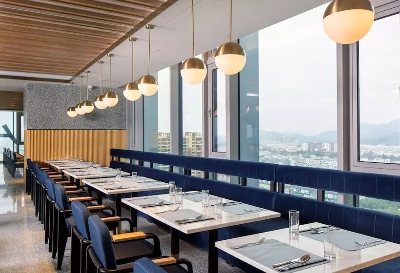 هتل Hilton Garden Inn Shenzhen Airport