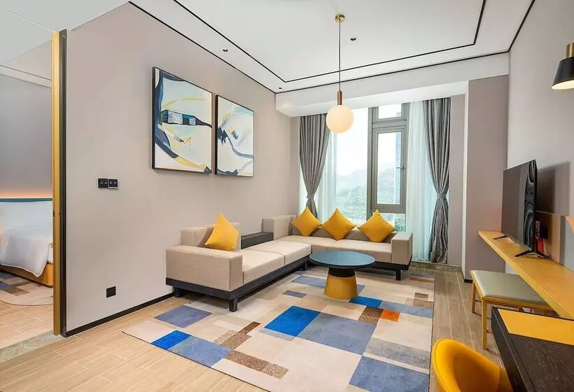 هتل Hilton Garden Inn Shenzhen Airport