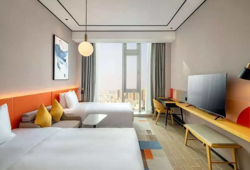 هتل Hilton Garden Inn Shenzhen Airport